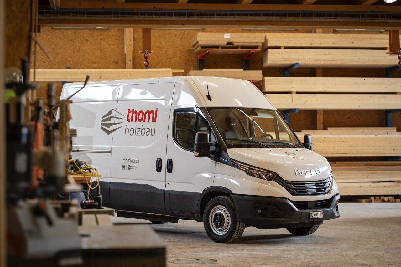 Die Elektroflotte von Thomi Holzbau wächst